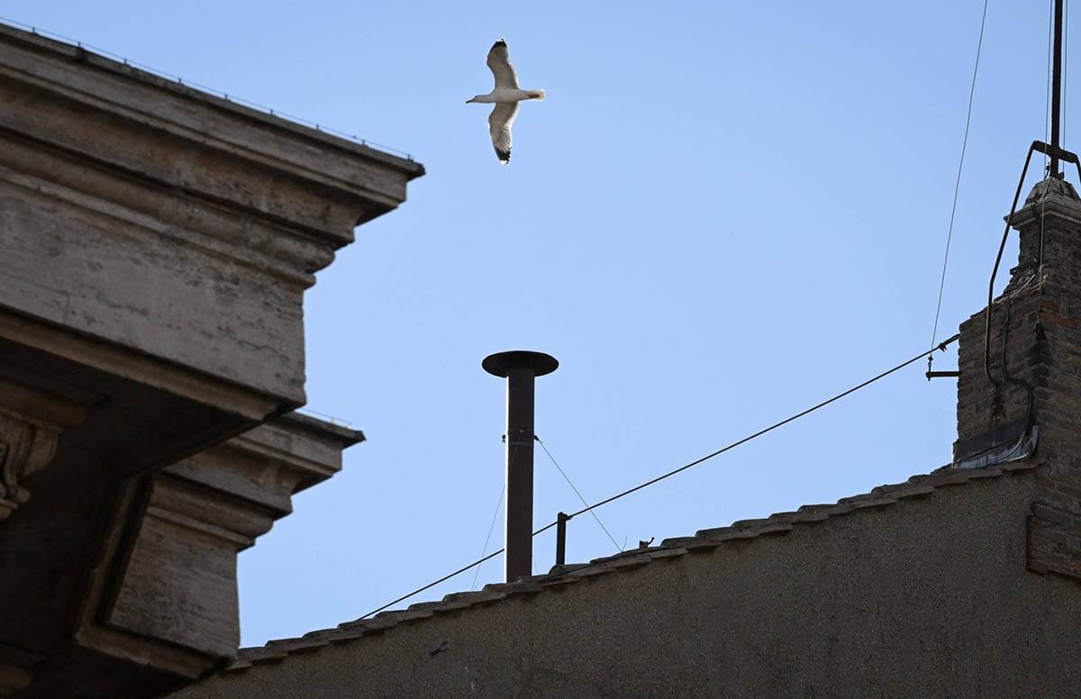  Crni dim iznad Vatikana, novi papa nije izabran 