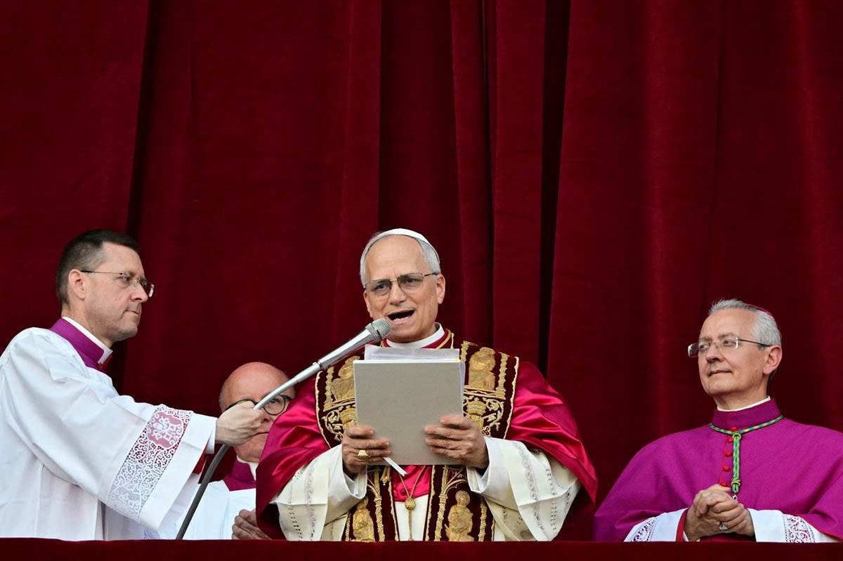  Novi papa uživa u luksuzu 