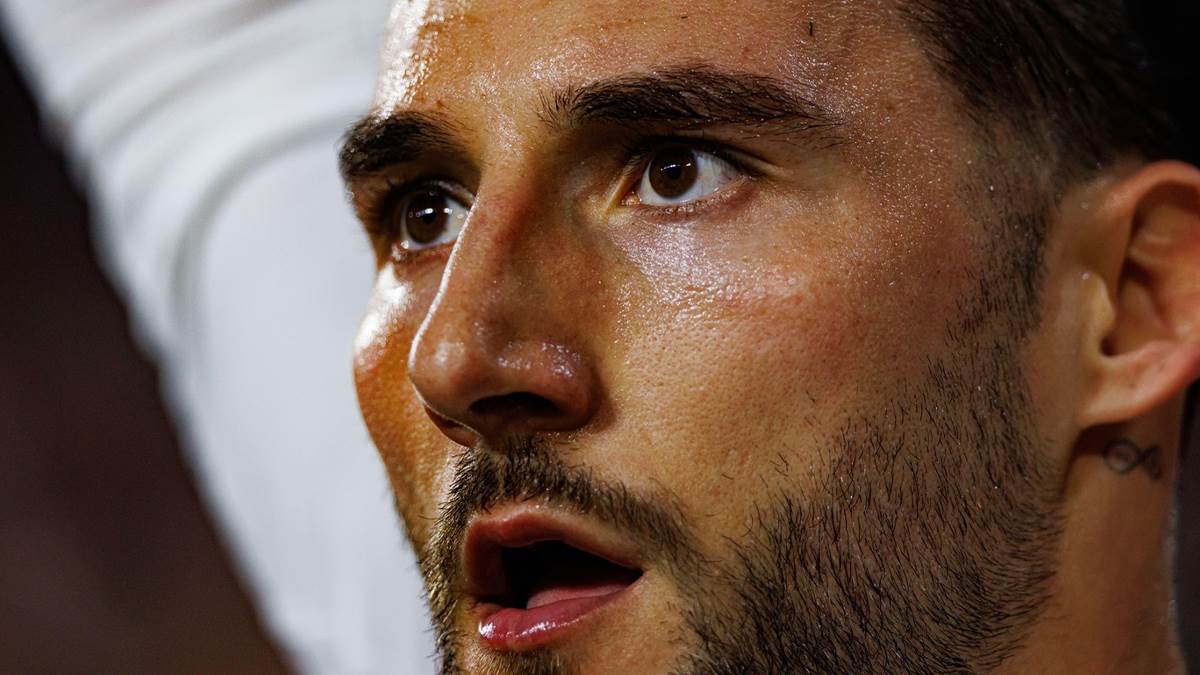  Navijači rušili ogradu da nađu Gudelja i ostale 