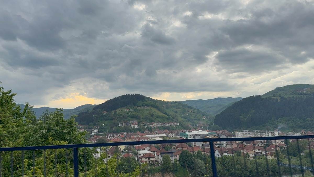  Bjelopoljski vatrogasci dostavili pomoć zavejanom domaćinstvu 