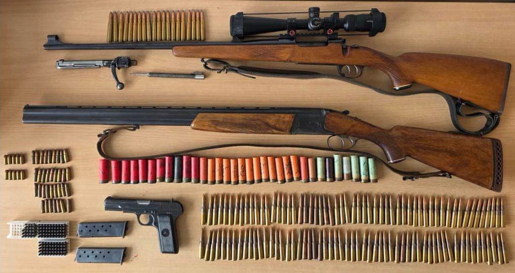  Policija u Nikšiću oduzela tri komada oružja i municiju u ilegalnom posjedu
 