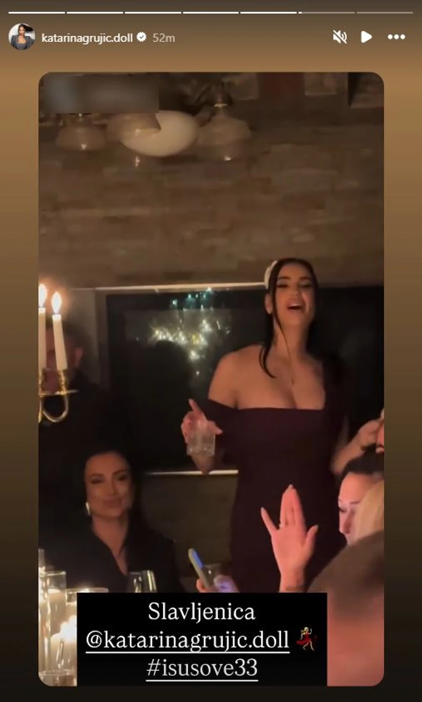  Pecnula Jelenu Karleušu, pa napravila žurku: Katarina Grujić izbacila dekolte, kuma se najviše vesel 