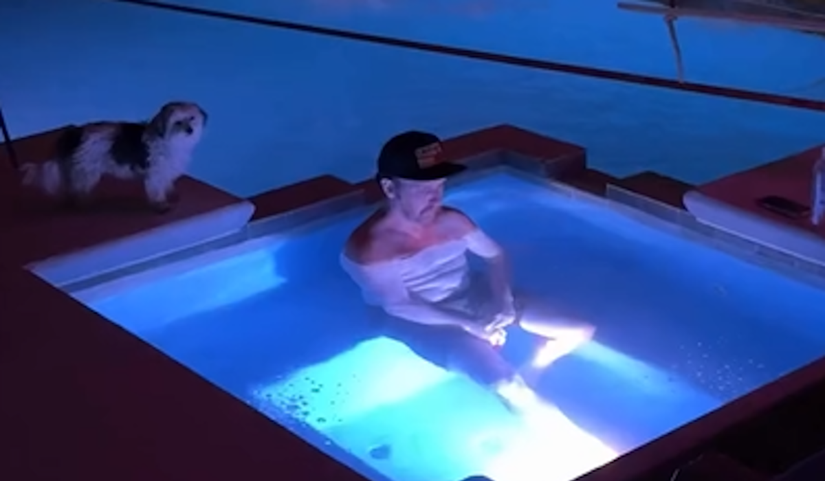  "Ne može čovek na miru ni da pr*dne": Urnebesni snimak muškarca izazvao histeriju na mrežama, evo št 