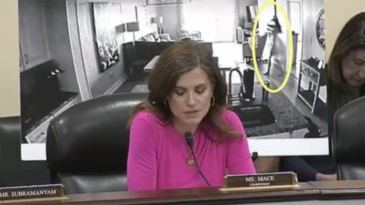  Poslanica na saslušanju pokazala golu fotografiju sebe! Napala bivšeg vjerenika - "Silovao me i zlostavljao" (Foto) 