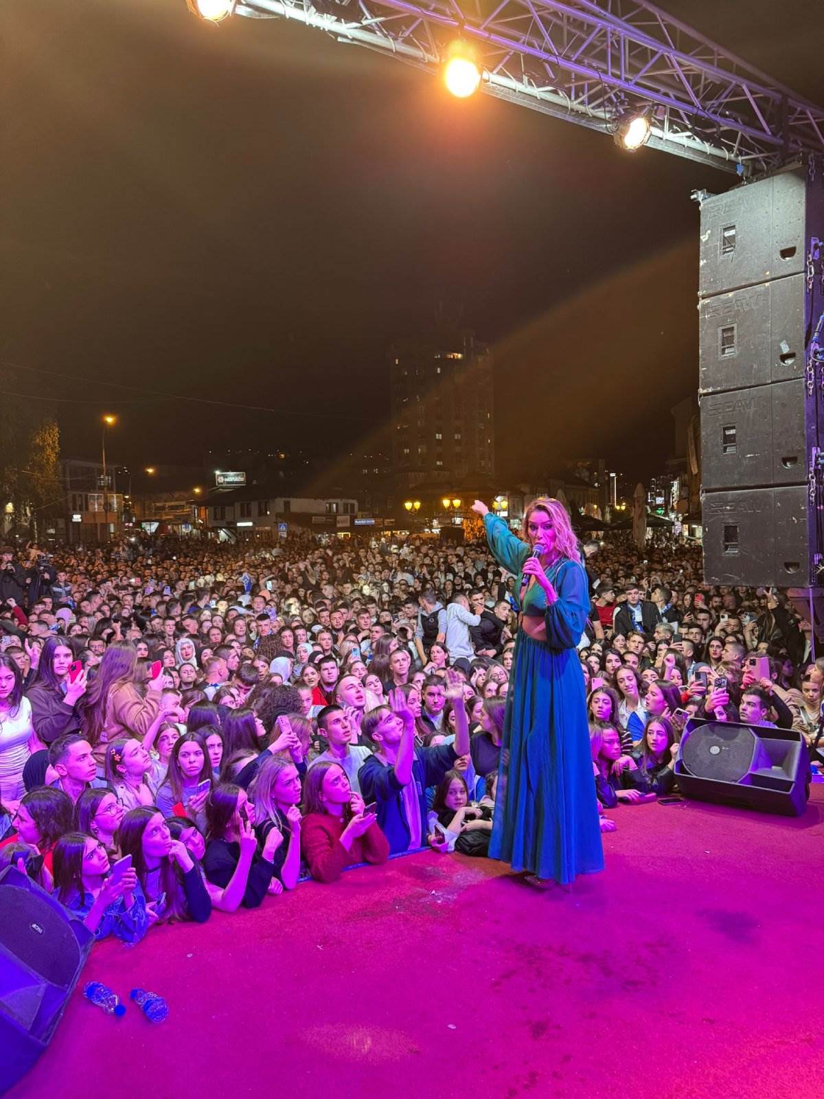  Teu Tairović u Novom Pazaru gađali jajima, odmah se oglasila: "Misle da će me time omalovažiti" (Vid 