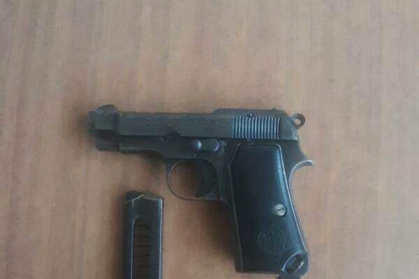  Bjelopoljska i beranska policija podnijele krivične prijave: Pronađena protivavionska municija, pištolj...
 