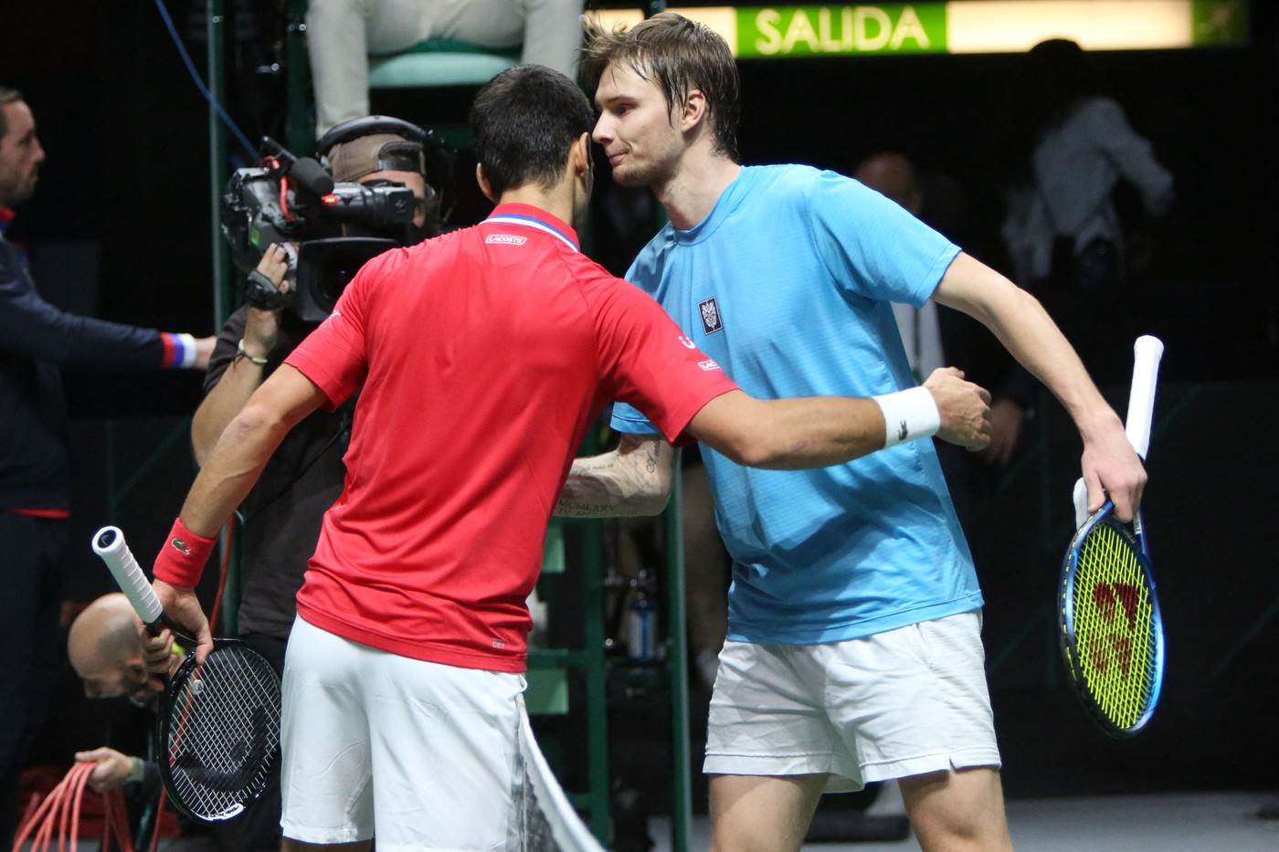  "Nekome klikne dok grli drvo, a nekome dok se opija u Vegasu": Đoković progovorio o najvećem hitu Ro 