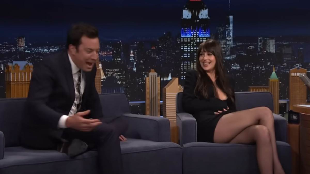  Glumici poznatoj po eksplicitnim scenama popucala haljina usred emisije: Voditelj nije znao šta ga j 