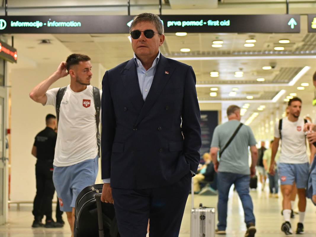  Selektor Stojković se oglasio poslije gađanja i zvižduka u Tirani 