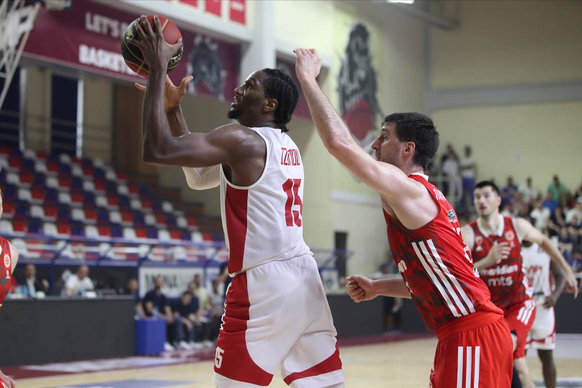  Ebuka Izundu je rešenje Crvene zvezde u reketu: Pre tri godine razbio crveno-bele, od tada ga prate 