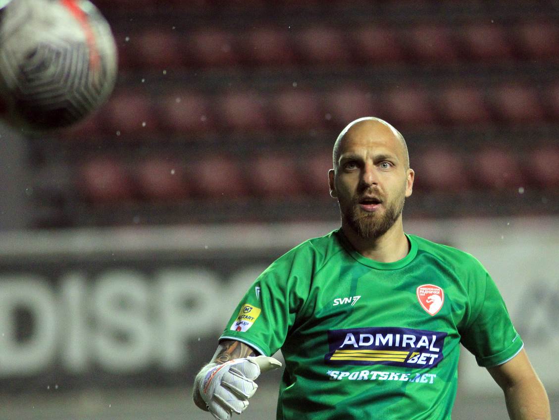  Marko Milošević brani za Partizan 