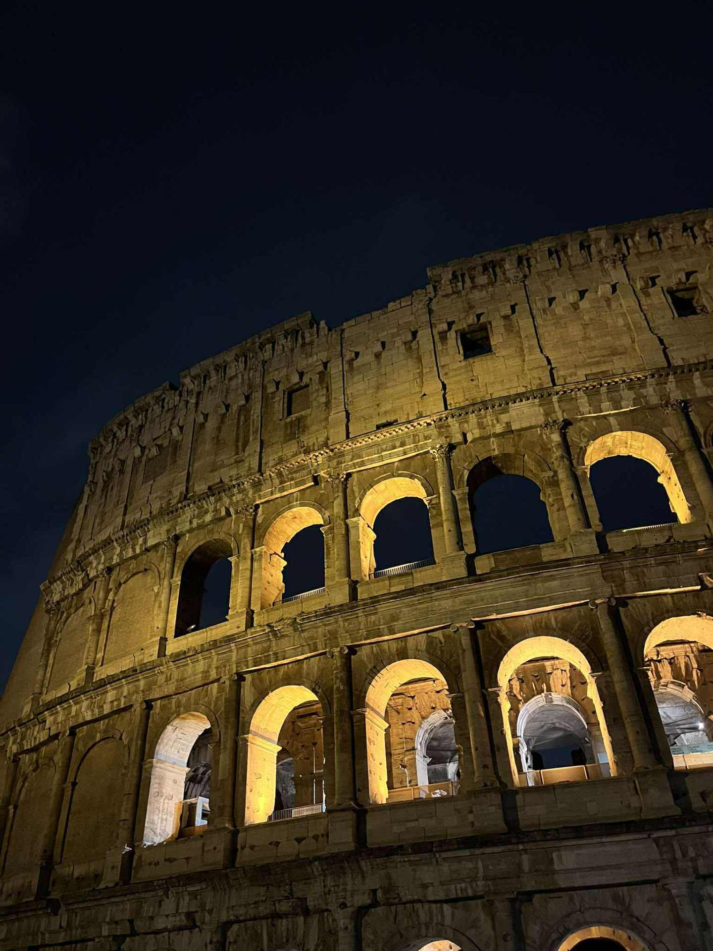  Srušio se dio objekta u centru Rima 