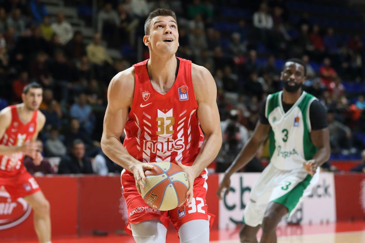  Ko je Nikola Jovanović? Zbog veze sa Karleušom je opet u centru pažnje, svi ga pamte iz Crvene zvezde 