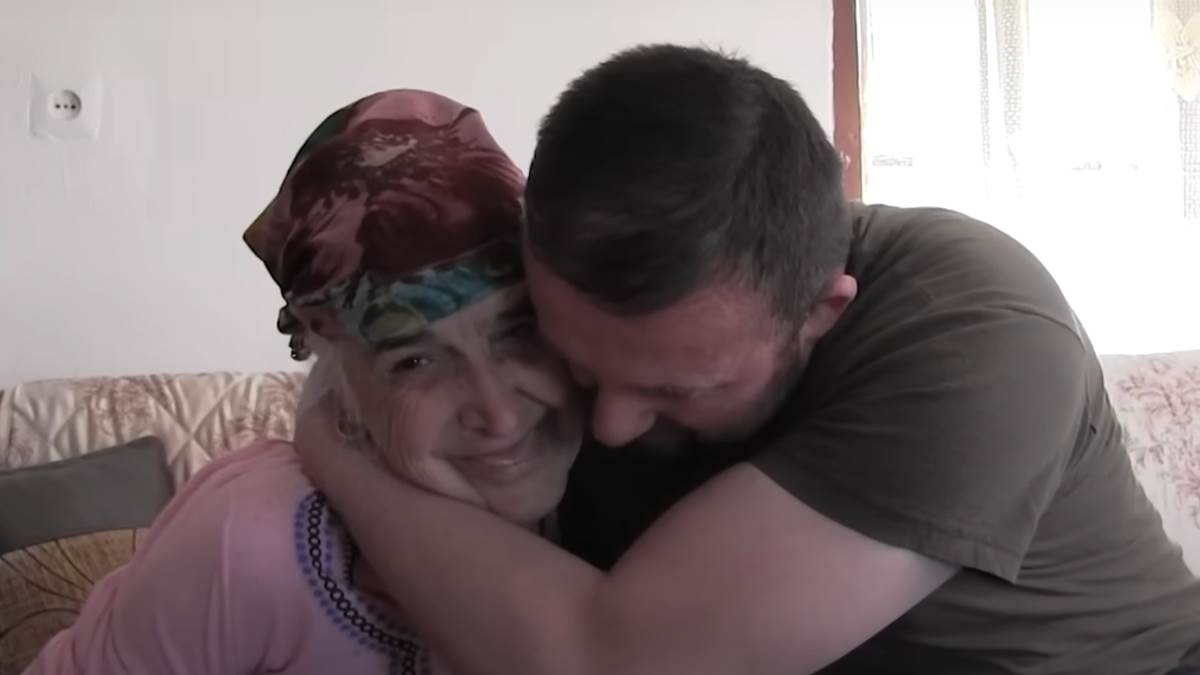  Majka iz Novog Pazara pronašla sina poslije 40 godina, snimak susreta rasplakao sve 