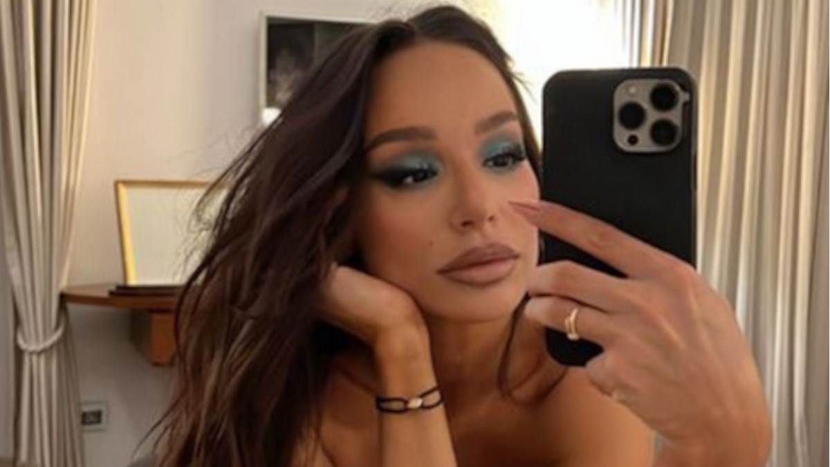  Edita u ponoć dobila 101 ružu i poklon 