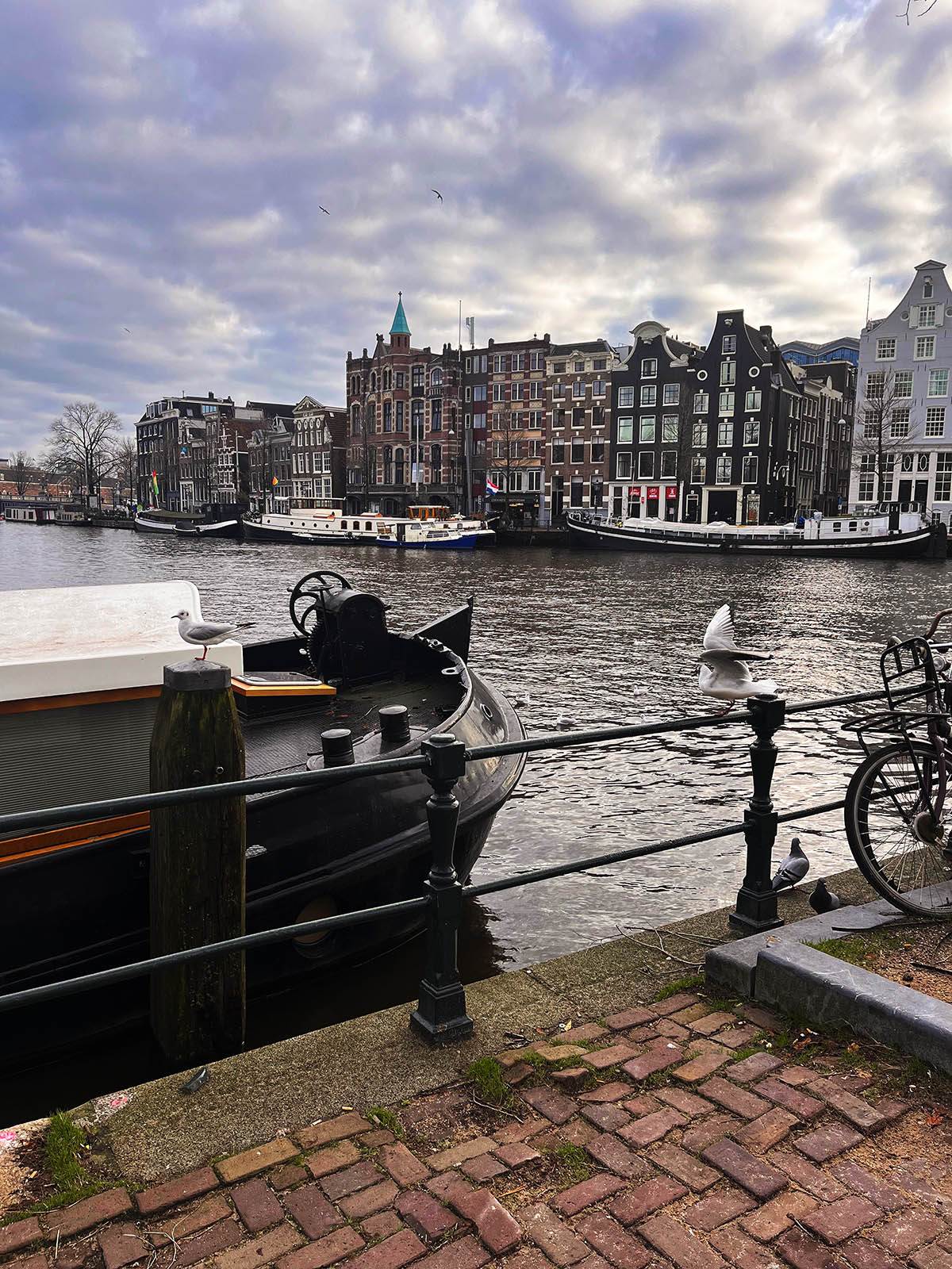  Balon sa 34 putnika iznenada pao: Korpa odskočila zbog jakog udara vjetra, teška nesreća u Holandiji 