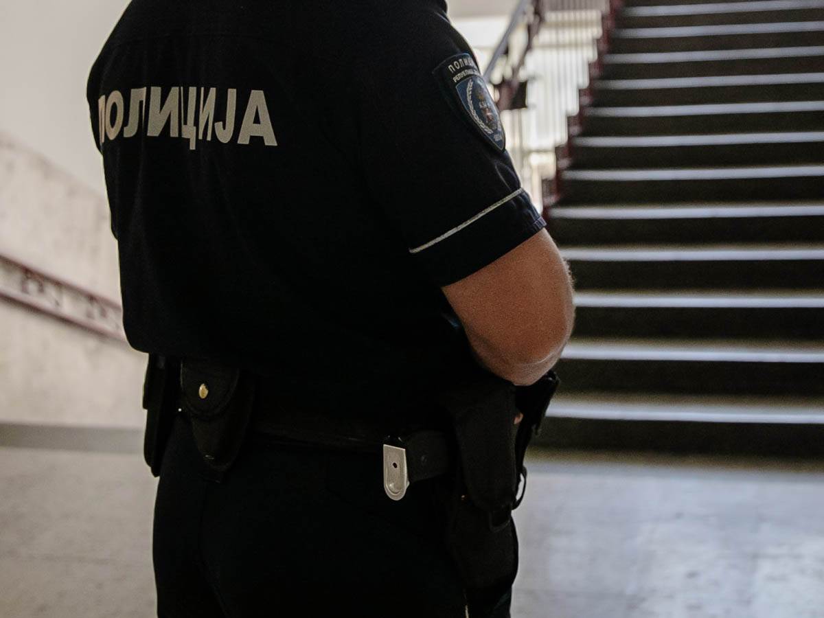  Uz prijetnju nožem opljačkan američki državljanin u Kraljevu: Mladić (19) priveden, kod njega pronađ 