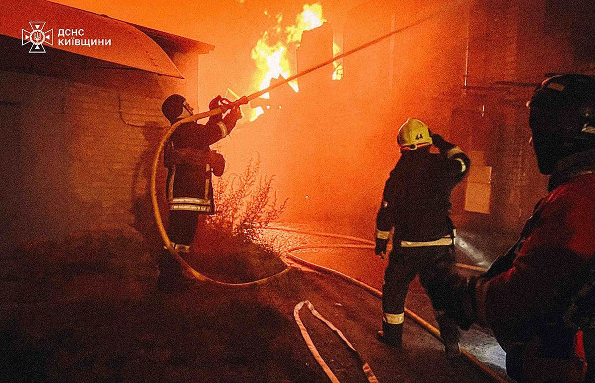  Paklena noć u Ukrajini: Nebo se crveni od eksplozija, Rusi udarali u talasima, ljudi zatrpani u ruše 