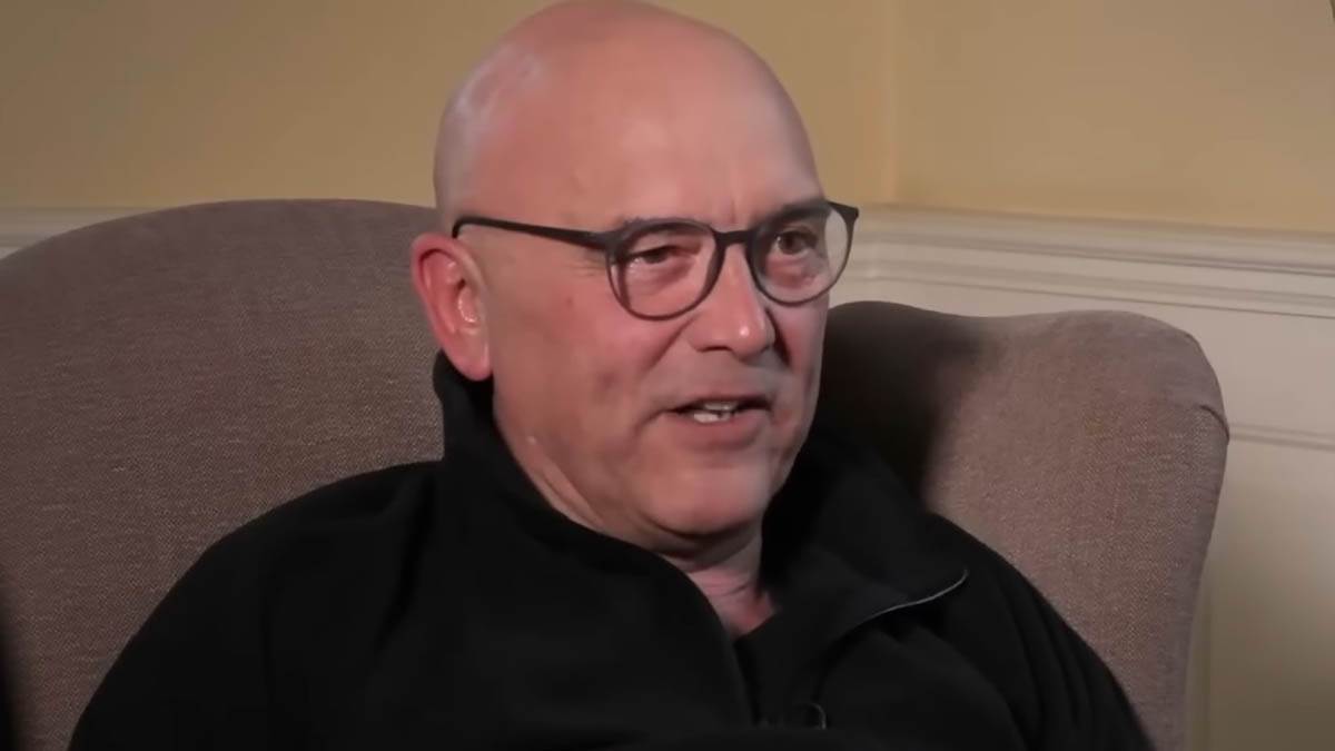  Poznati voditelj pipkao i vrijeđao koleginice, nije htio da nosi donji veš: Otkrio šta je razlog i r 