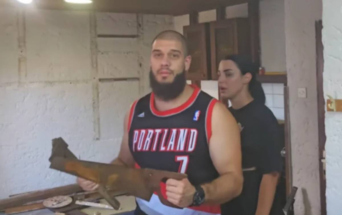  Dejan Dragojević sjekirom demolirao kuhinju 