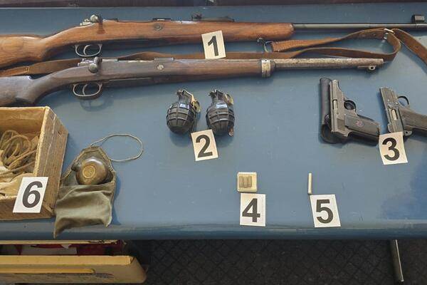  Kod Beranca pronađena četiri komada oružja u ilegalnom posjedu, bombe i eksplozivna sredstva
 