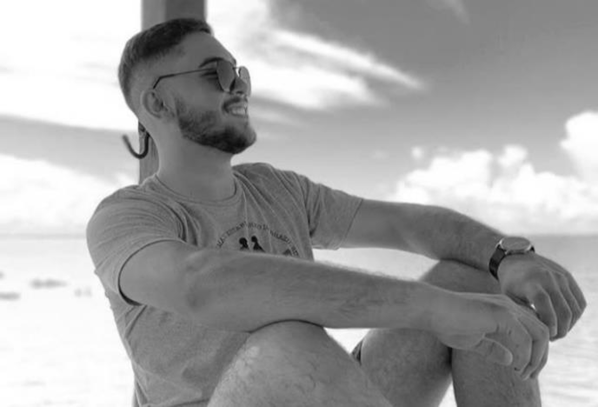  Ispao iz kola u pokretu: Preminuo brazilski pjevač (24), vozio se na zadnjem dijelu kamioneta i pao  