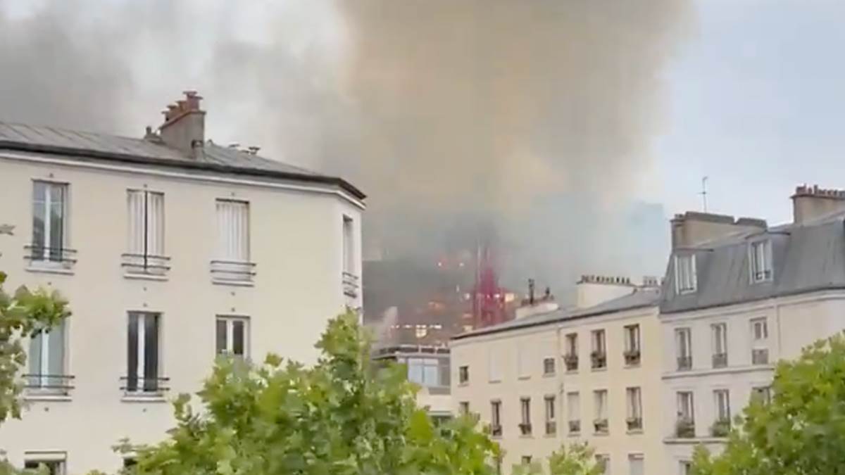  Drama u Parizu: Gori osmospratnica, 180 vatrogasaca se bori sa vatrenom stihijom  