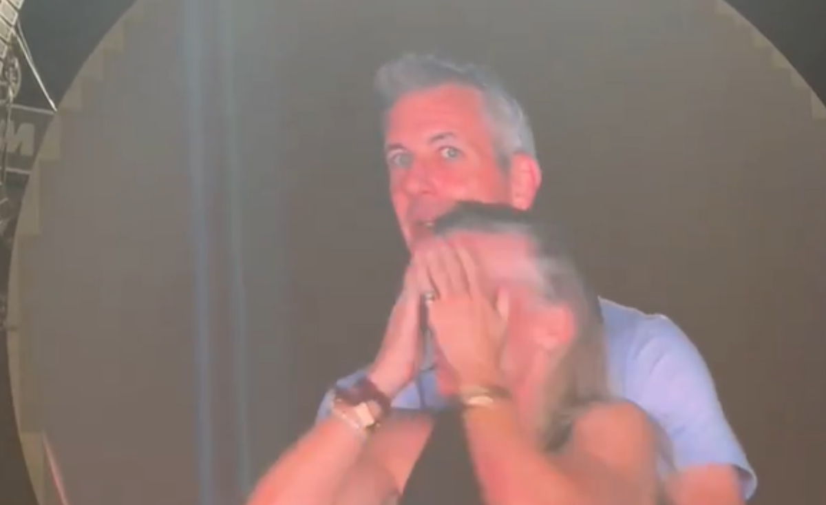  Direktor došao sa ljubavnicom na koncert Coldplay-a, a onda ih uhvatila kamera: Nastao haos, reagova 