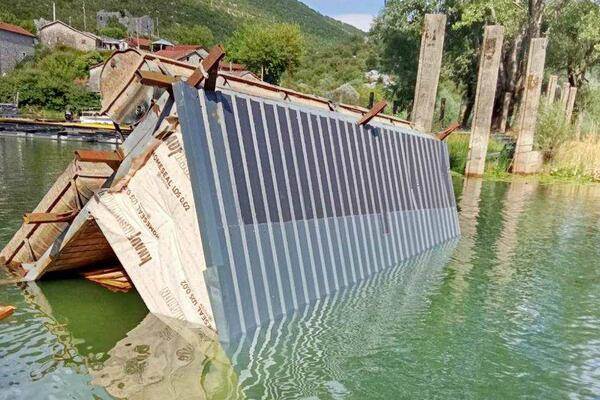  JPNPCG: Prevrnuo se bungalov u Skadarsko jezero, nije došlo do izlivanja ulja i goriva
 