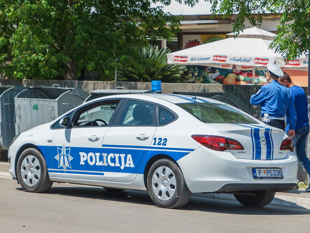  Uhapšen maloletnik iz Beograda zbog pokušaja ubistva u Crnoj Gori: Policija traga za još jednim tinejdžerom (17) 