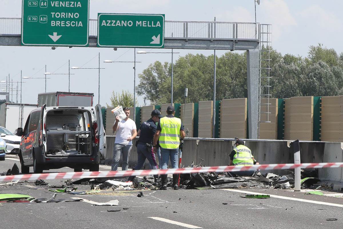  Avion pao na autoput u Italiji 