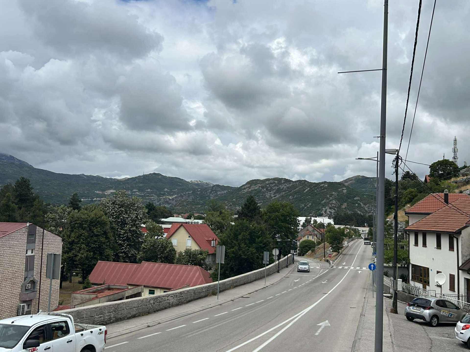  Postavljeno 100 kontejnera na Cetinju  