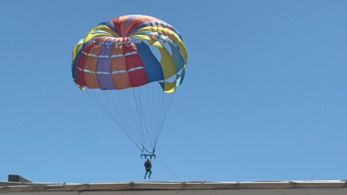  Dječak (8) stradao na parasejlingu, pao sa visine od 40 metara: Tragedija u poznatom ljetovalištu 