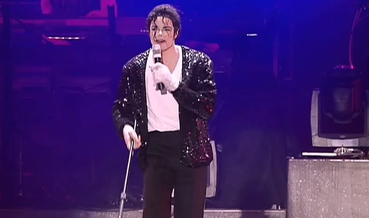  Nakon šešira Majkla Džeksona prodatog za preko 77.000 eura, na red je došla i čuvena čarapa: Cijena je astronomska 