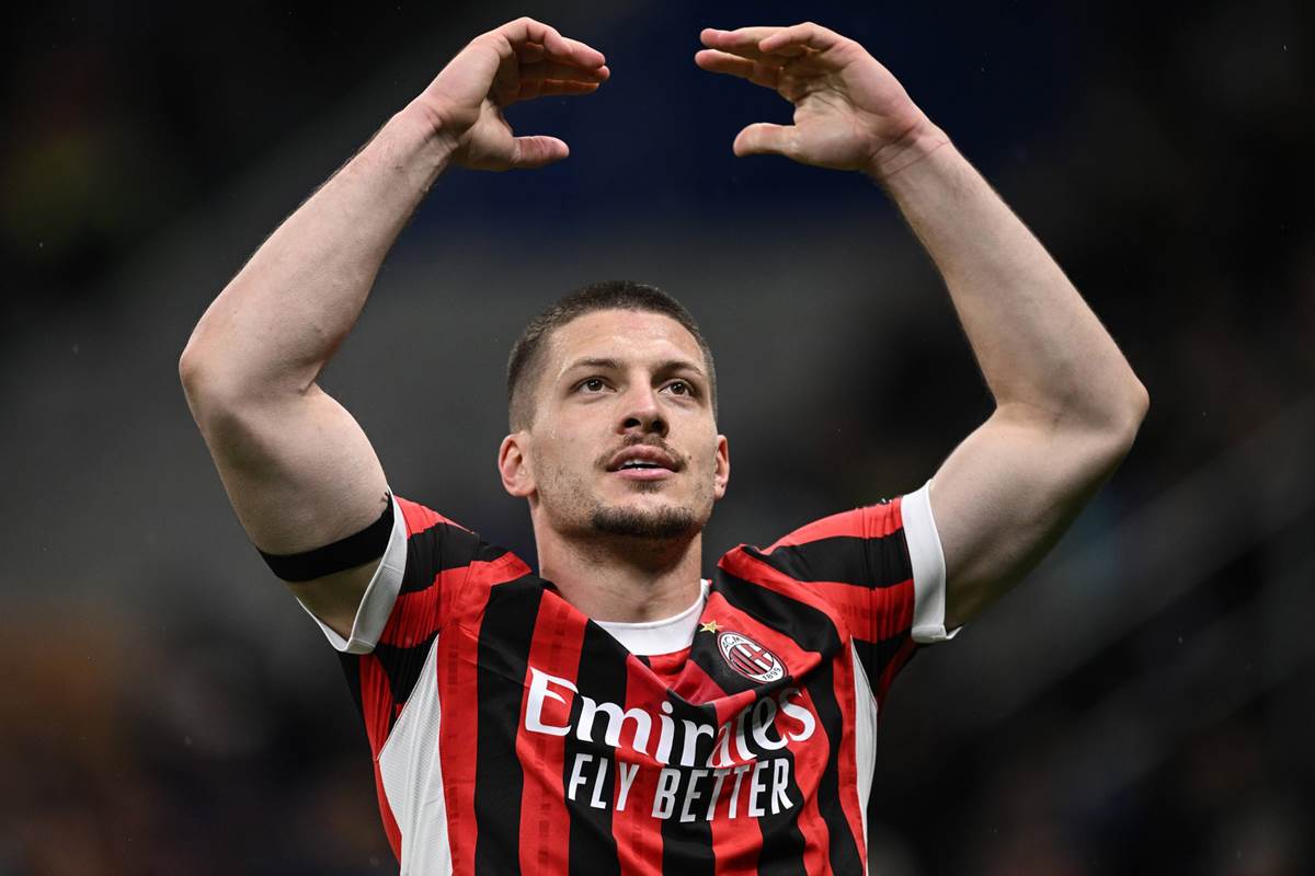  Euforija u Atini: Luka Jović zvanično predstavljen u AEK-u 