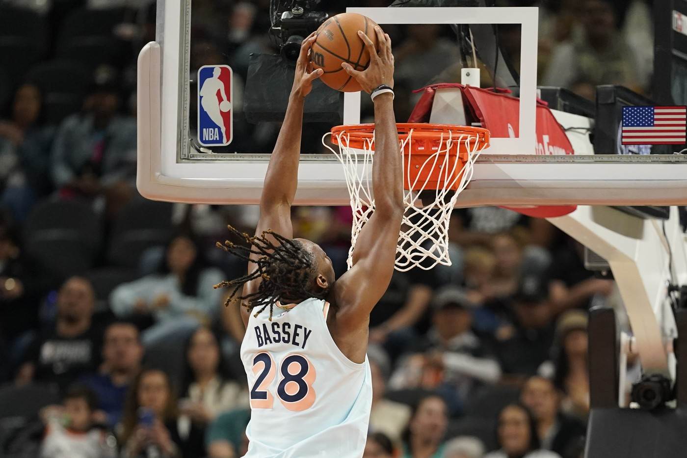  Čarls Besi je slobodan da dođe u Partizan 