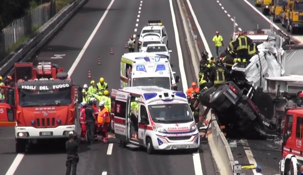  Stravična nesreća u Italiji: Blokiran auto-put, ima mrtvih i mnogo povrijeđenih 