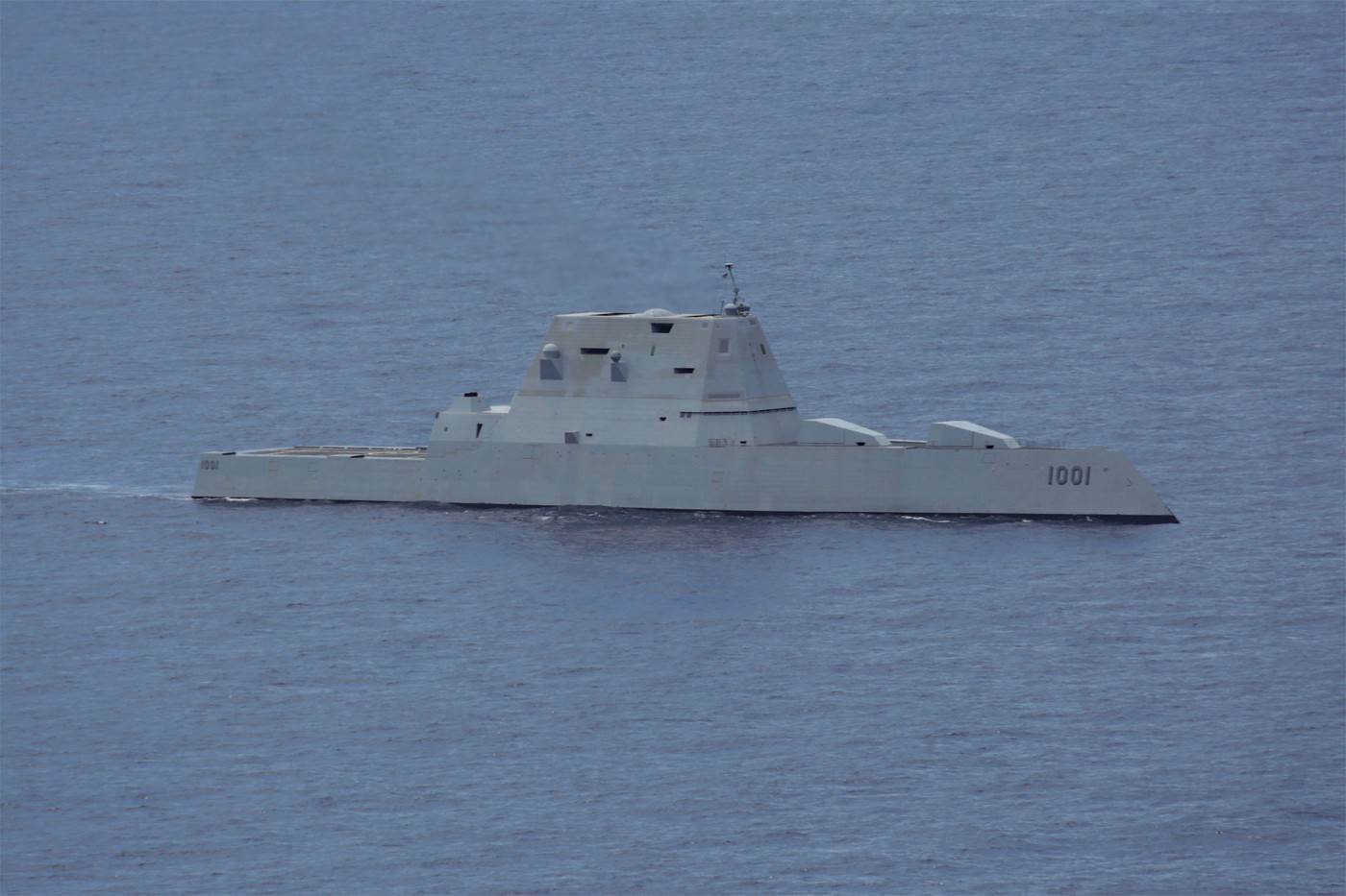  Američki najnapredniji razarač uplovio u bazu 