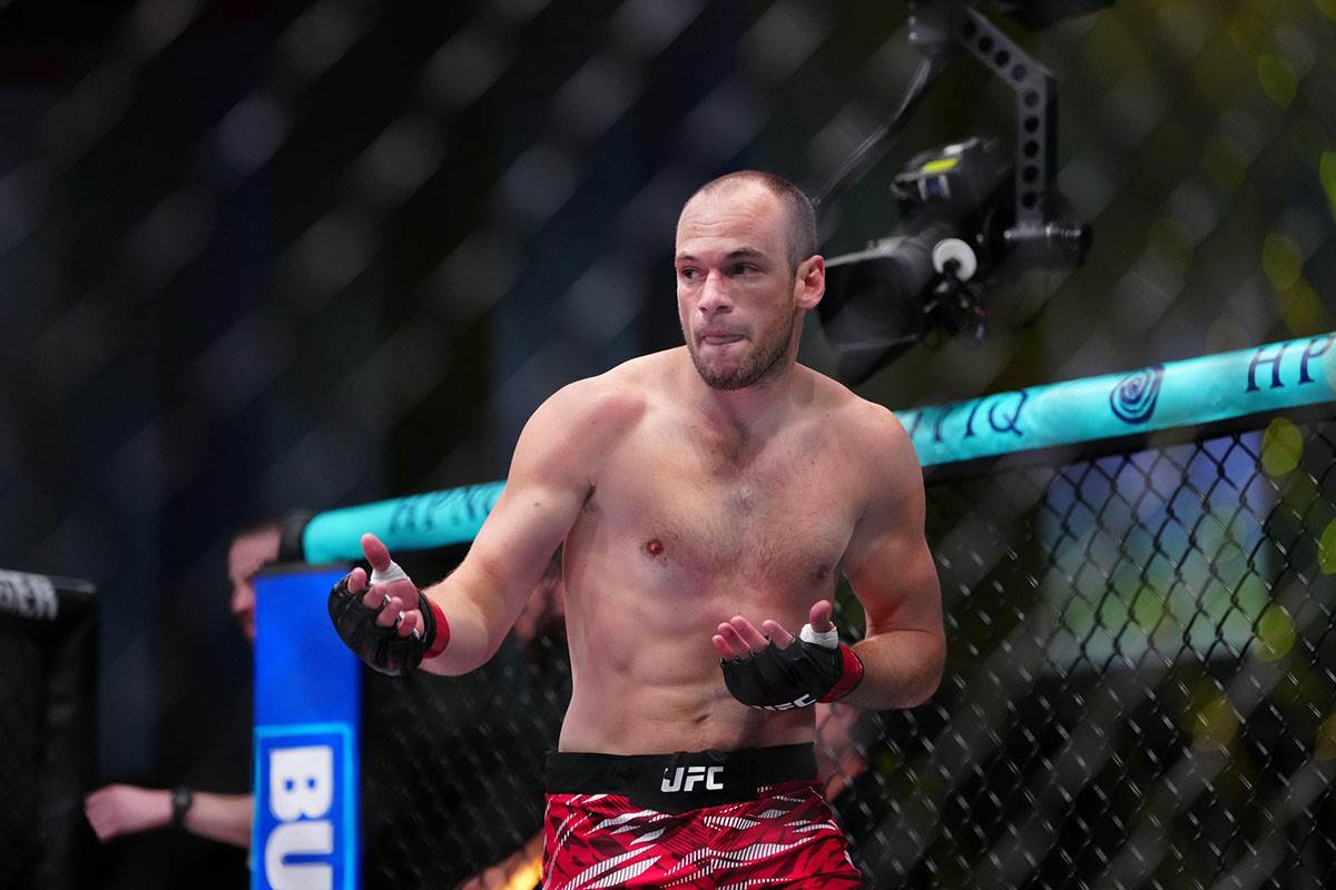  Uroš Medić pao, pa za 60 sekundi "uspavao" Gilberta u UFC 