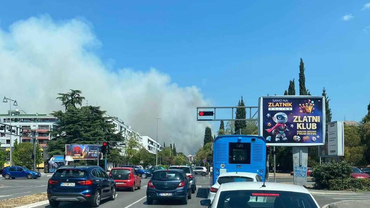 Veliki požar u Piperima, gore i kuće, isključena struja 