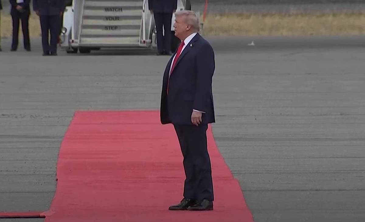  Drama na nebu, putnički avion uletio u putanju Trampovom "Air Force One" 