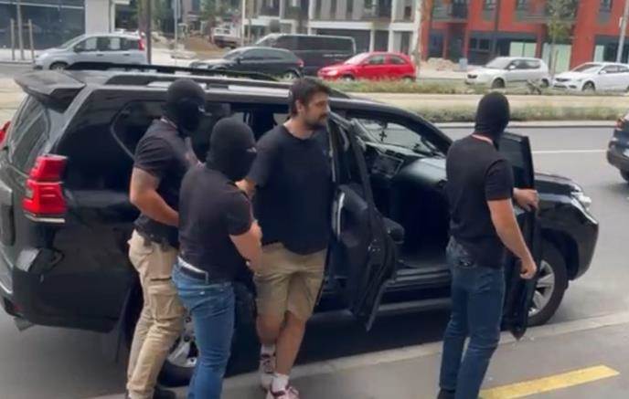  Zbog napada na policiju priveden tviteraš Marko 