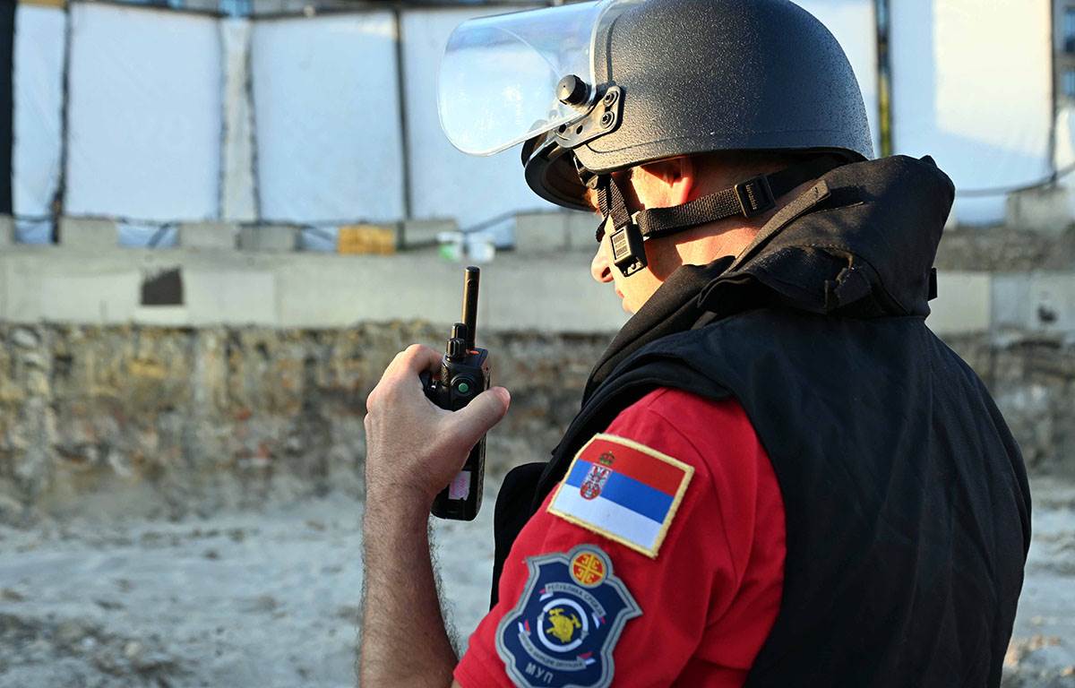  Žena na Novom Beogradu otkrila bombu u zgradi: Svi stanari prestravljeni, hitno pozvana policija 