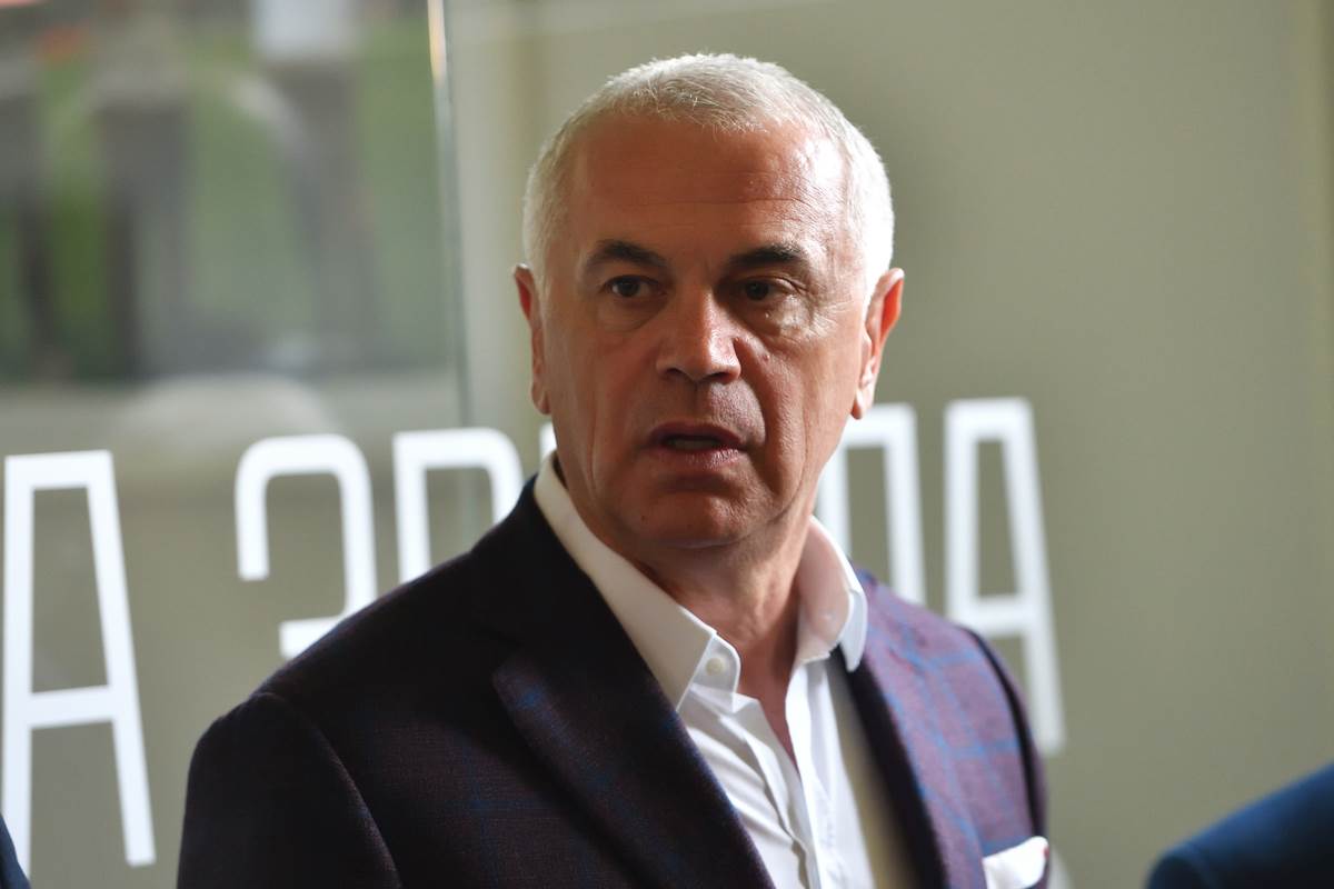  Oglasio se Zvezdan Terzić 