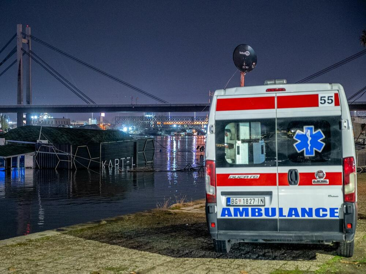  Brutalan napad ispred splava Lasta u Beogradu: Čekićem razbijali auto, pa tukli mladića 