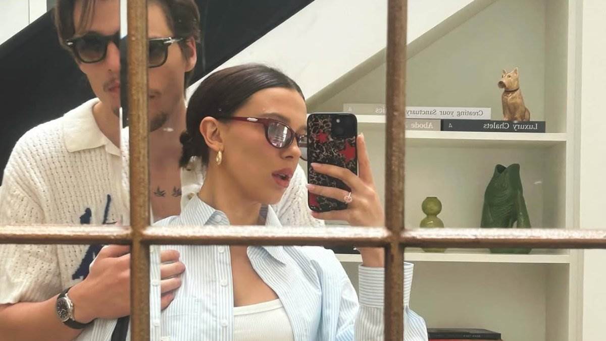  Glumica (21) prvi put u javnosti sa usvojenom ćerkom 