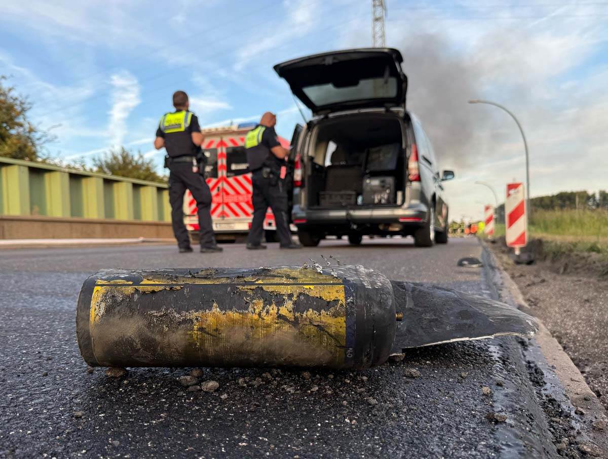  Prve fotografije jezivog požara u najvećoj njemačkoj luci 