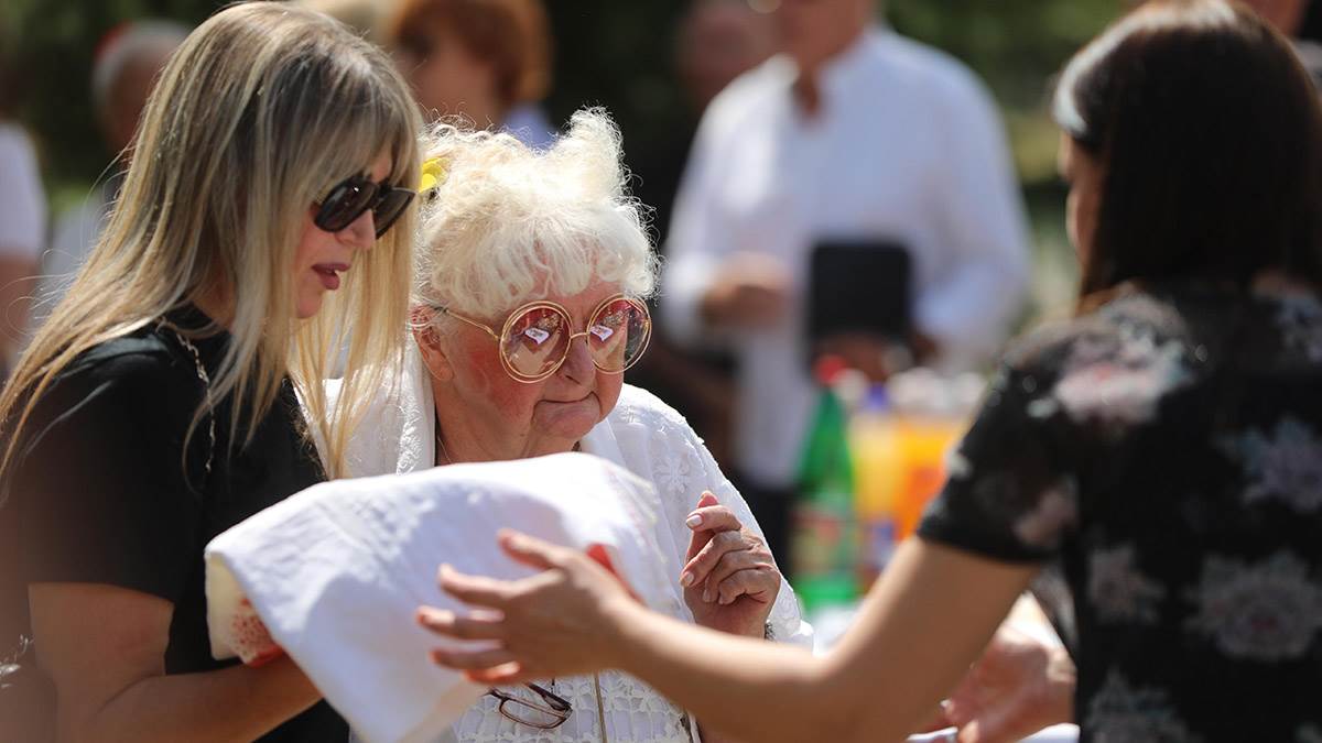  Potresna poruka na grobu Saše Popovića 