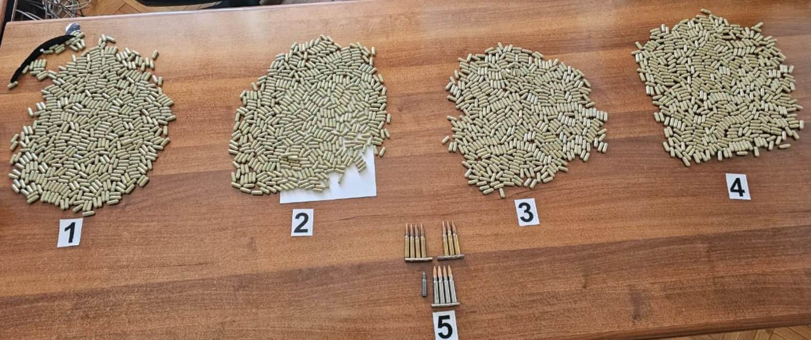  Otkrivena pošiljka iz SAD-a sa 2.000 tableta koje sadrže biljku kratom 