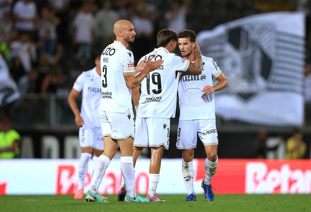  Crvena zvezda zvanično predstavila Tomasa Hendela kao novo i poslednje pojačanje 